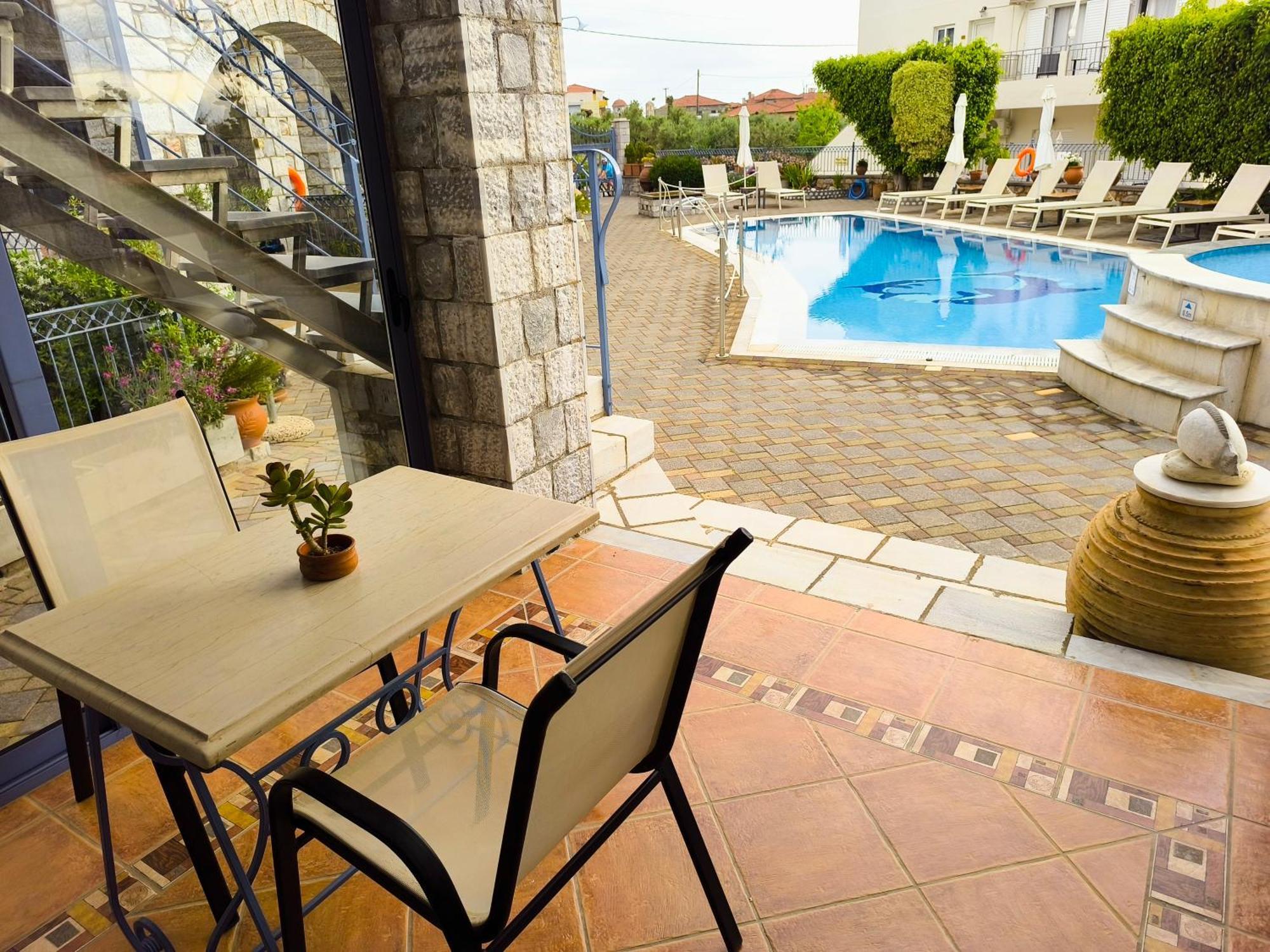 Taletos Apartments Stoúpa Dış mekan fotoğraf